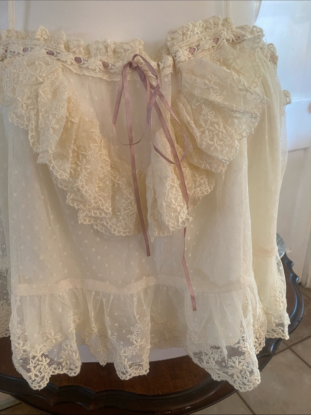 American Eagle Outfitters Cream Lace Ruffle Crop Cami - Picture 2 of 4